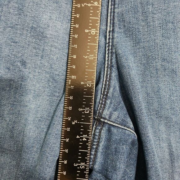 Torrid Women 24S Super Soft High Rise Bombshell Skinny Jeans - Picture 11 of 13